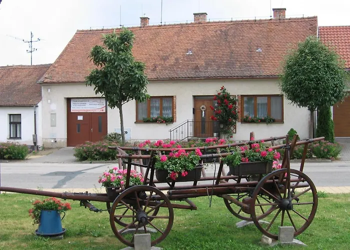 Pujcovna A Ubytovani Pod Palavou